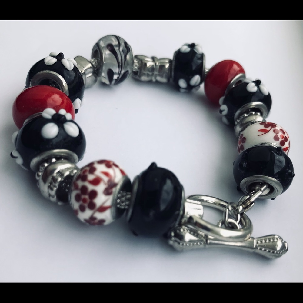 Acrylic Red/BLK Beaded Charm Bracelet